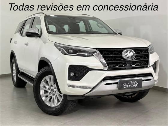 TOYOTA HILUX SW4 2.8 D-4D TURBO DIESEL SRX 7L 4X4 AUTOMÁTICO