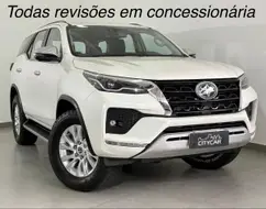TOYOTA HILUX SW4 2.8 D-4D TURBO DIESEL SRX 7L 4X4 AUTOMÁTICO TOYOTA HILUX SW4 2.8 D-4D TURBO DIESEL SRX 7L 4X4 AUTOMÁTICO