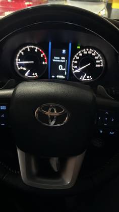 TOYOTA HILUX SW4 2.8 D-4D TURBO DIESEL SRX PLATINUM 4X4 AUTOMÁTICO