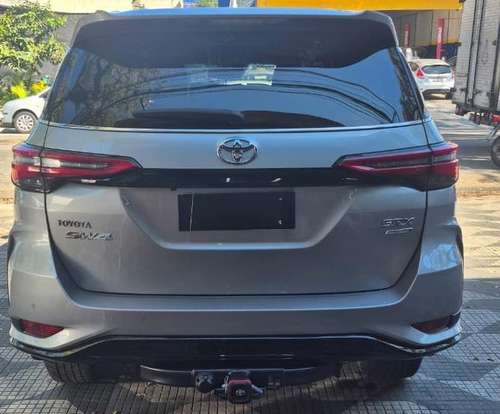 TOYOTA-HILUX SW4-2024