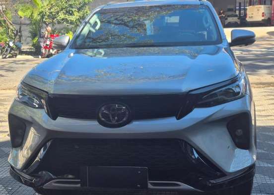 TOYOTA-HILUX SW4-2024