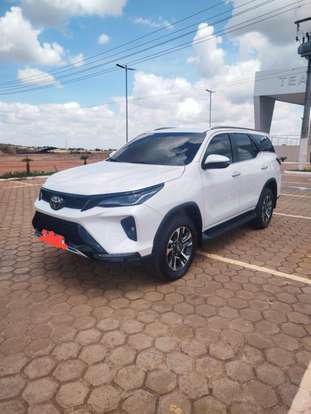 TOYOTA-HILUX SW4-2025