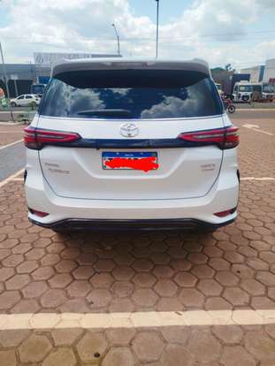 TOYOTA-HILUX SW4-2025