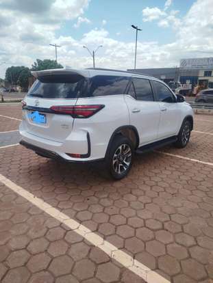 TOYOTA-HILUX SW4-2025