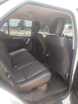 TOYOTA-HILUX SW4-2025