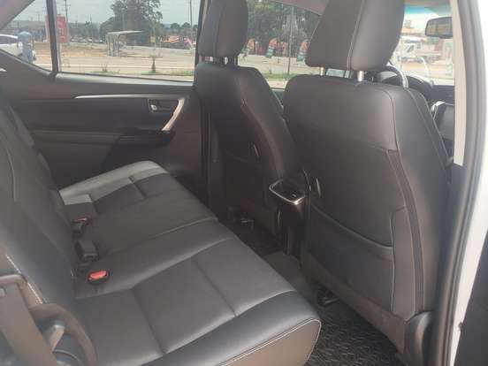TOYOTA-HILUX SW4-2.8 D-4D TURBO DIESEL SRX PLATINUM 7L 4X4 AUTOMÁTICO TOYOTA-HILUX SW4-2025