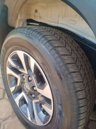 TOYOTA-HILUX SW4-2025