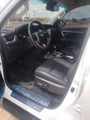 TOYOTA-HILUX SW4-2025