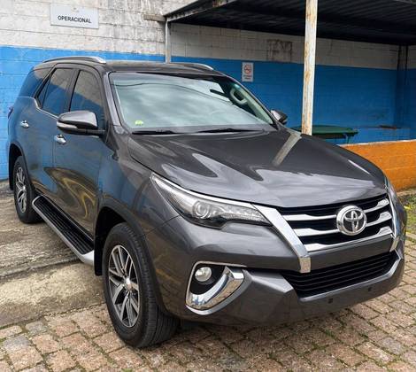 TOYOTA HILUX SW4 2.8 SRX 4X4 16V TURBO INTERCOOLER DIESEL 4P AUTOMÁTICO
