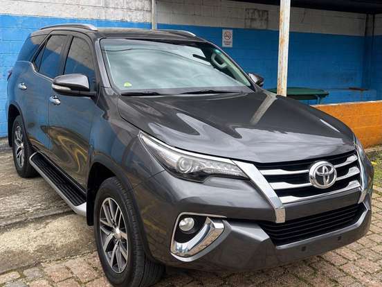 TOYOTA-HILUX SW4-2.8 SRX 4X4 16V TURBO INTERCOOLER DIESEL 4P AUTOMÁTICO TOYOTA-HILUX SW4-2016