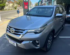 TOYOTA HILUX SW4 2.8 SRX 4X4 7 LUGARES 16V TURBO INTERCOOLER DIESEL 4P AUTOMÁTICO TOYOTA HILUX SW4 2.8 SRX 4X4 7 LUGARES 16V TURBO INTERCOOLER DIESEL 4P AUTOMÁTICO