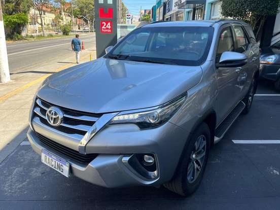 TOYOTA-HILUX SW4-2017