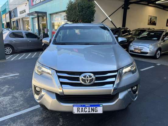 TOYOTA-HILUX SW4-2017
