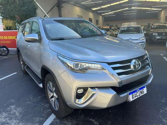 TOYOTA-HILUX SW4-2017