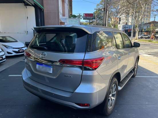TOYOTA-HILUX SW4-2017