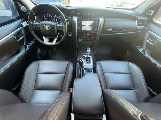 TOYOTA-HILUX SW4-2017