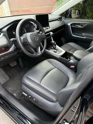 TOYOTA-RAV4-2024
