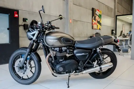 TRIUMPH-STREET TWIN-2020