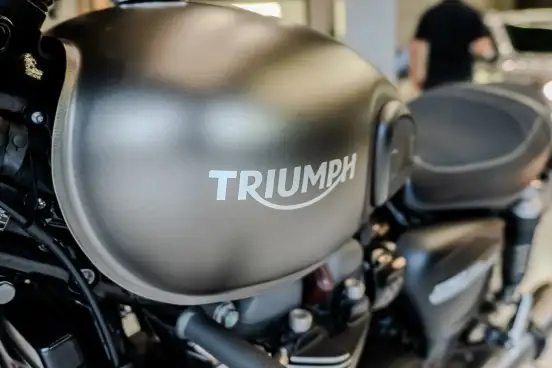TRIUMPH-STREET TWIN-2020