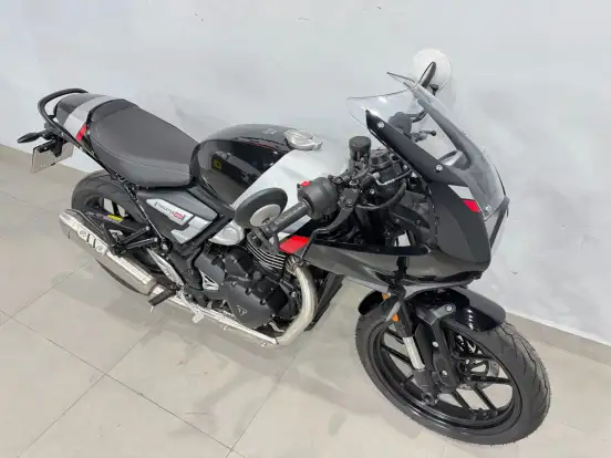 TRIUMPH-THRUXTON 400-2026