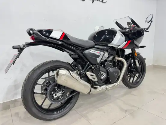 TRIUMPH-THRUXTON 400-2026