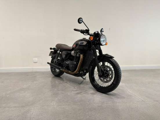 TRIUMPH-BONNEVILLE T100 BLACK 900 TRIUMPH-BONNEVILLE T100 BLACK 900-2018