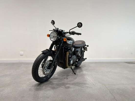 TRIUMPH-BONNEVILLE T100 BLACK 900 TRIUMPH-BONNEVILLE T100 BLACK 900-2018