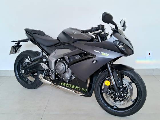 TRIUMPH DAYTONA 660 