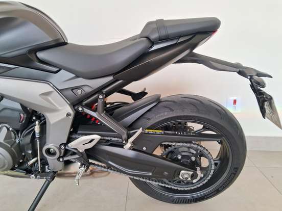 TRIUMPH-DAYTONA 660-2025