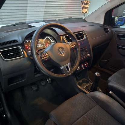 VOLKSWAGEN-CROSSFOX-2012