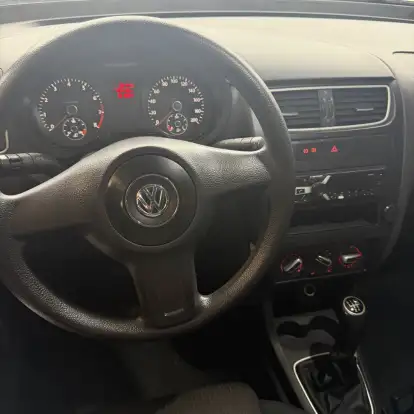 VOLKSWAGEN-FOX-2012
