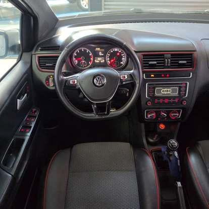VOLKSWAGEN-FOX-2015