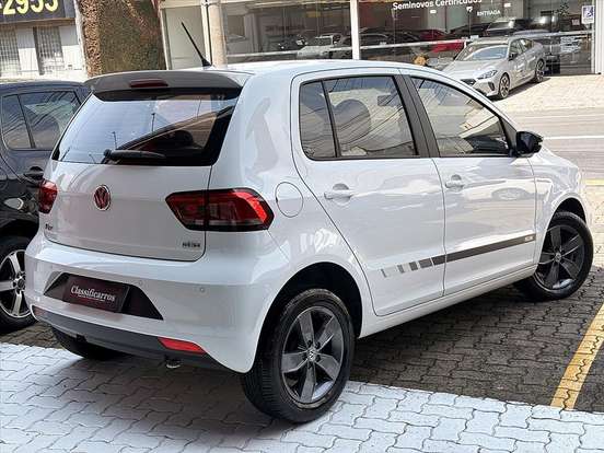 VOLKSWAGEN-FOX-2017