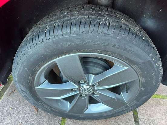 VOLKSWAGEN-FOX-2019