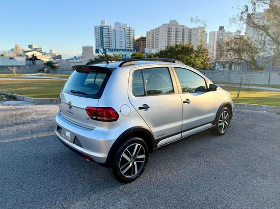 VOLKSWAGEN-FOX-2017