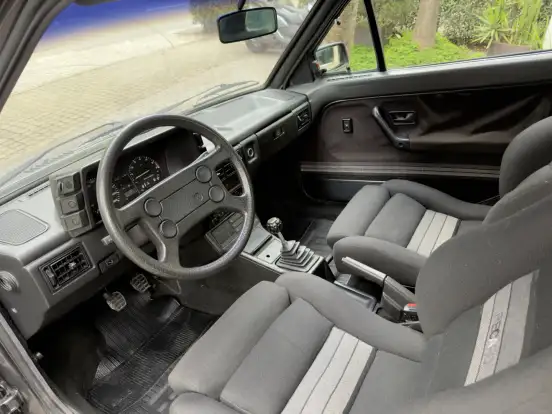 VOLKSWAGEN-GOL-1990