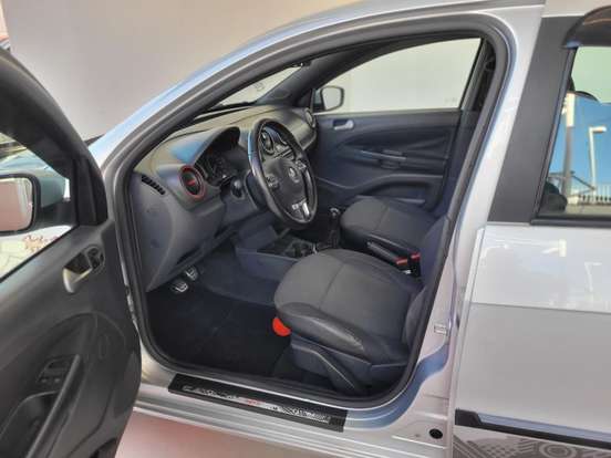 VOLKSWAGEN-GOL-1.0 MI ROCK IN RIO 8V FLEX 4P MANUAL VOLKSWAGEN-GOL-2015