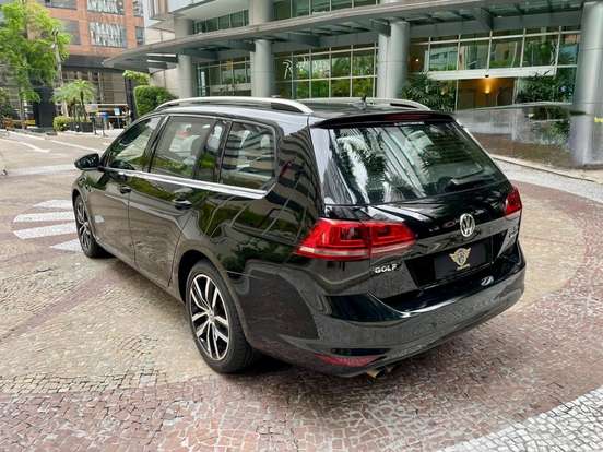 VOLKSWAGEN-GOLF-2015