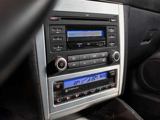 VOLKSWAGEN-GOLF-2010