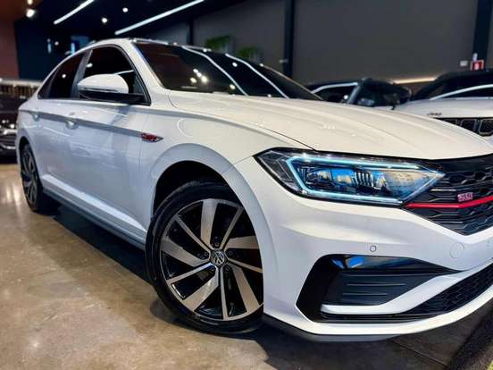 VOLKSWAGEN-JETTA-2019
