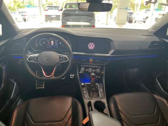 VOLKSWAGEN-JETTA-2023