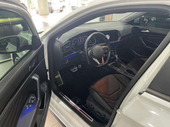 VOLKSWAGEN-JETTA-2023