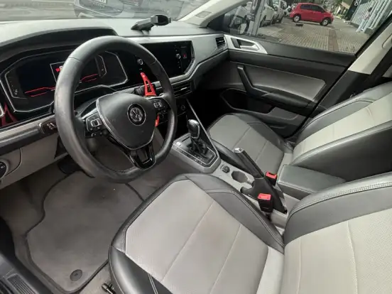 VOLKSWAGEN-POLO-1.0 200 TSI HIGHLINE AUTOMÁTICO VOLKSWAGEN-POLO-2017