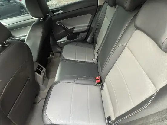 VOLKSWAGEN-POLO-1.0 200 TSI HIGHLINE AUTOMÁTICO VOLKSWAGEN-POLO-2017