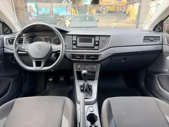 VOLKSWAGEN-POLO-2023