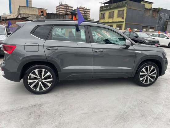 VOLKSWAGEN-TAOS-2025