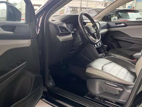 VOLKSWAGEN-TAOS-2021