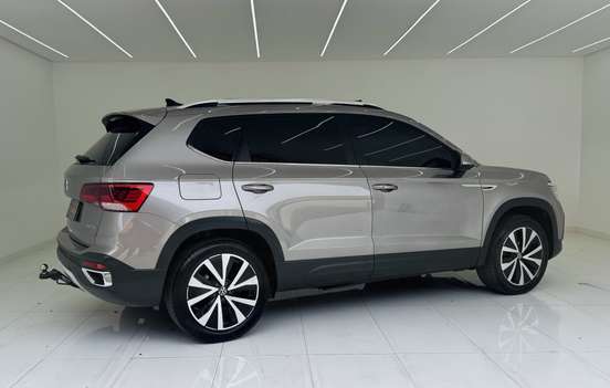 VOLKSWAGEN-TAOS-2022