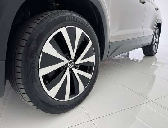 VOLKSWAGEN-TAOS-2022