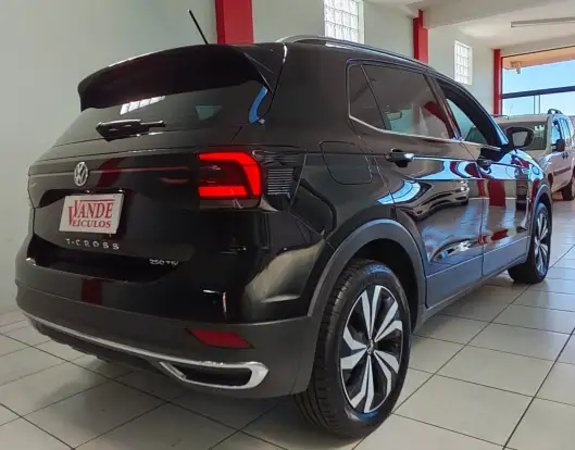 VOLKSWAGEN-T-CROSS-2021